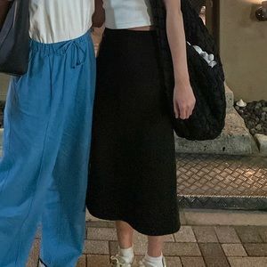 Uniqlo black midi skirt